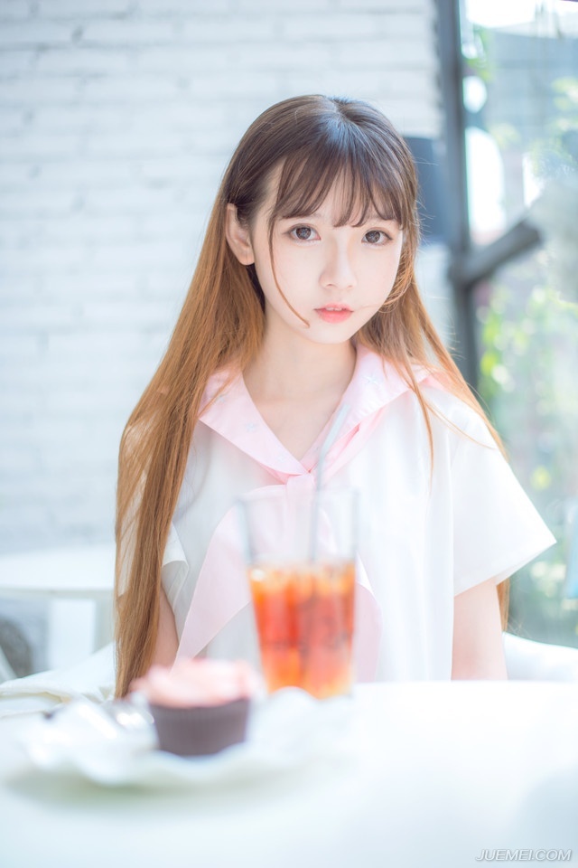 孩子真情流露的时候，好似总是背着你们，你们向我显明最深的爱的时候，也好似恰巧在文章里偷偷的写出来，什么时候我才肯明明白白的将这份真诚在我们有限的生命里向你们交代得清清楚楚呢